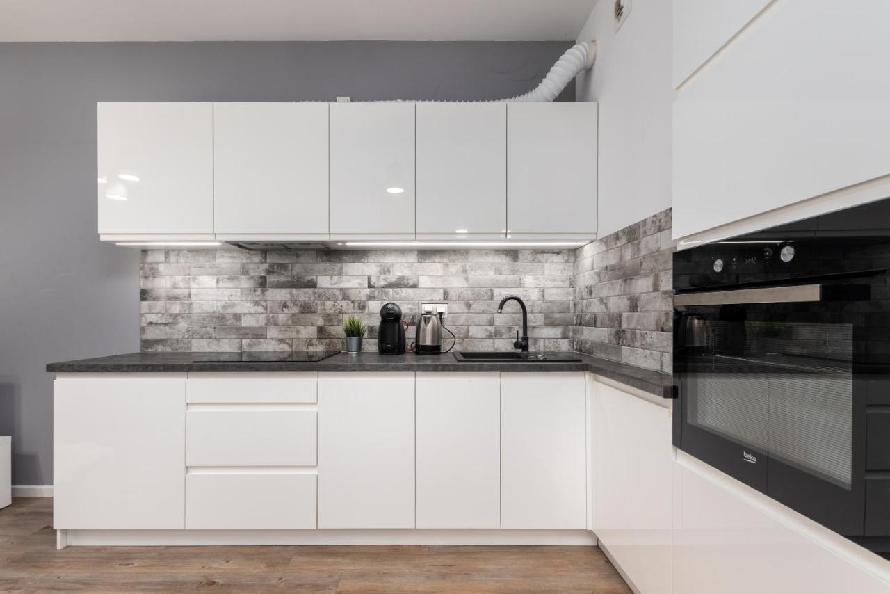 Rakowska 14A 1 Bedroom By Homeprime Varsó Kültér fotó